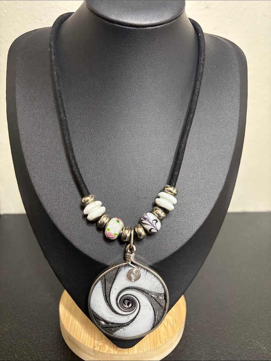 Source Unknown Jewelry - Vintage Swirl Glass Pendant Necklace Black White Glass Lampwork Beaded Cord